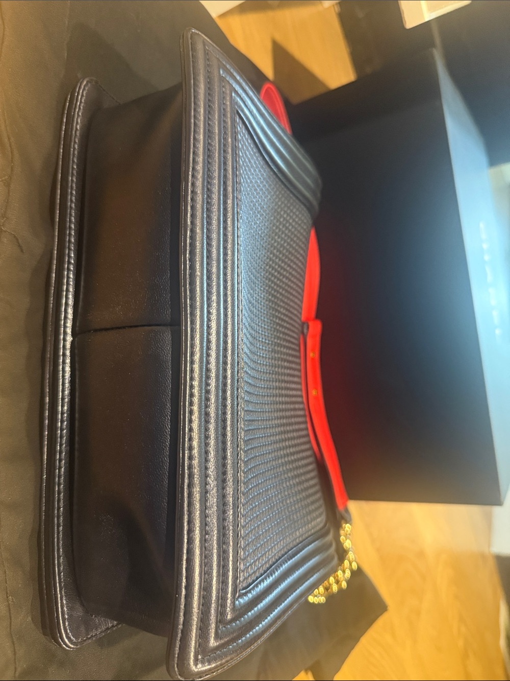 CHANEL Black Leather Shoulder Bag with Gold Chain and Red Accent - Picture 6 of 16